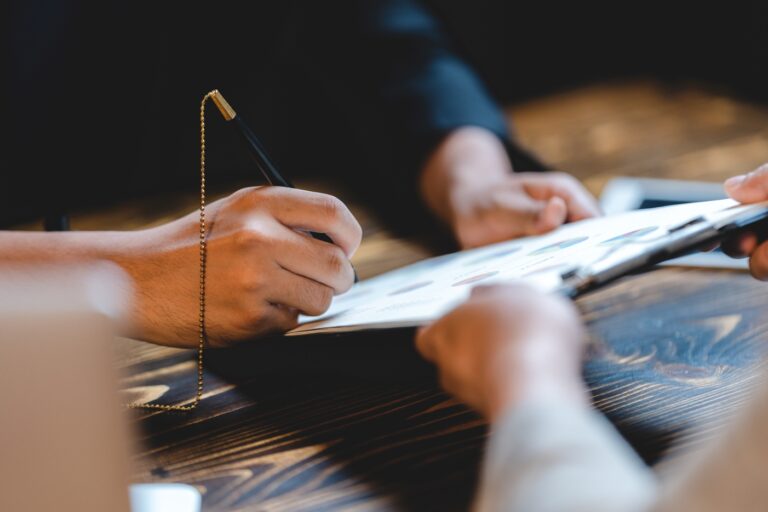 Dziedziczenie i Testamenty: Kluczowe Informacje, Które Musisz Znać